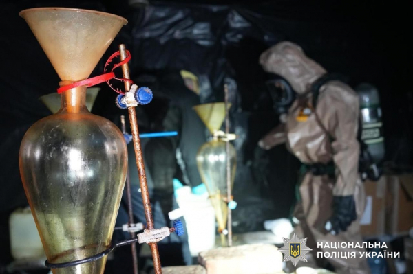 В Україні знешкоджено 42 нарколабораторії, вилучено понад тонну наркотиків на суму 540 млн грн (фото, відео)