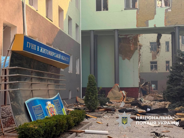 У Житомирі російські дрони вдарили по будівлі Нацполіції: загинули двоє поліцейських (фото)