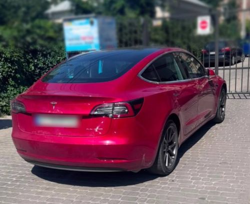 У Тернополі водій Tesla під наркотиками вдруге сів за кермо після позбавлення прав (фото)