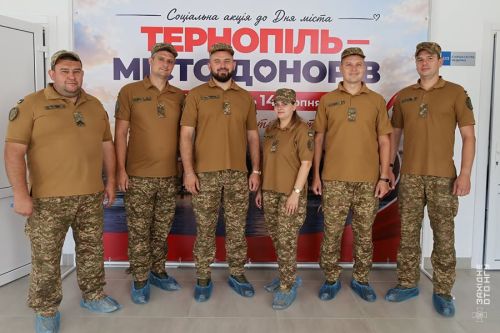 «Моя кров може врятувати життя»: тернопільські гвардійці стали донорами (фото)