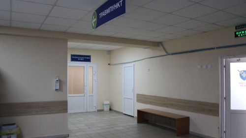 «Купуйте шприци, лідокаїн і нитки»: у Тернополі мама скаржиться на 3-годинне очікування допомоги в травмпункті
