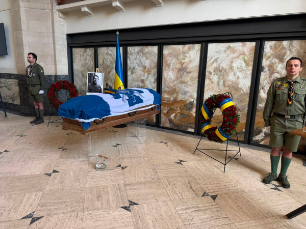 Прах Євгена Коновальця ексгумували у Роттердамі: його планують перепоховати в Україні (фото)