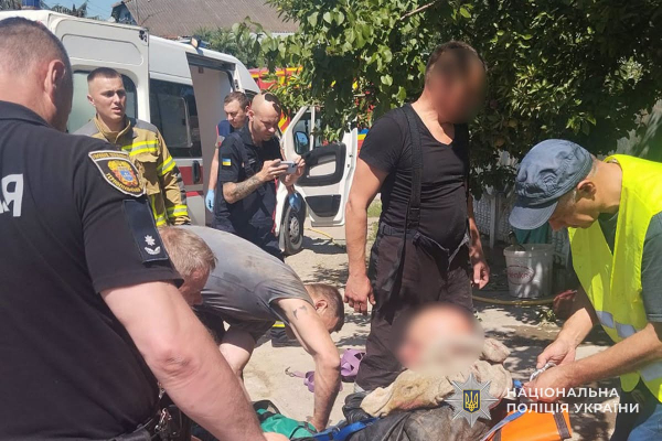 Падіння з дерева і роботи в колодязі забрали життя двох жителів Чортківщини: поліція розслідує обставини (фото)