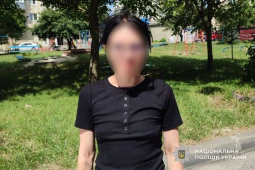 Біля будинку в Тернополі обікрали дитину
