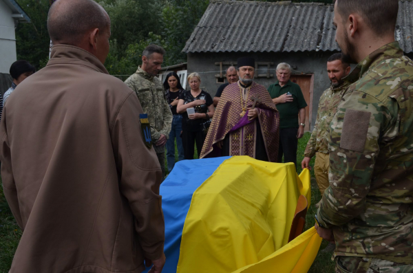Тернопільщина прощалась із померлим ветераном російсько-української війни Степаном Стасишином (фото)