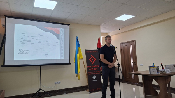 Від Бандери до російсько-української війни: у музеї Тернополя презентували новий фотоальбом (фото)