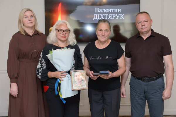 Державні та військові нагороди вручили родинам 40 полеглих воїнів на Тернопільщині (фото)