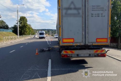 Під колеса вантажівки потрапила 11-річна велосипедистка: ДТП у Вишнівці