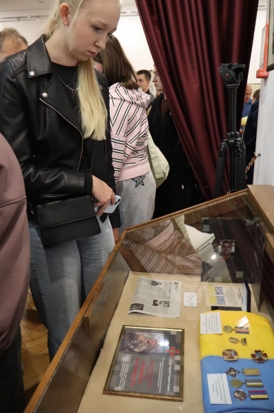 Виставку пам’яті загиблого захисника Володимира Брославського відкрили у Тернополі (фото)