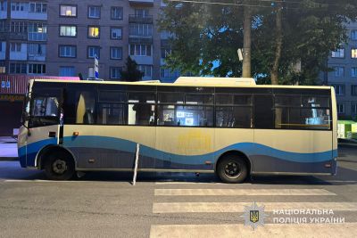Потерпіла в комі: у Тернополі водій маршрутки збив жінку (фото)