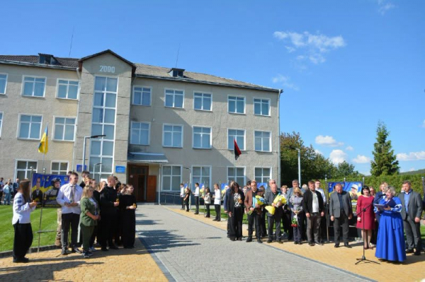 У Бережанах відкрили Алею пам’яті полеглих захисників (фото)