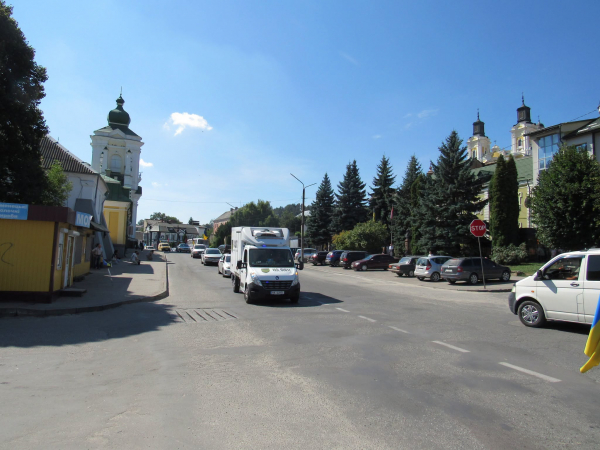 Тіло полеглого воїна Андрія Владимірського навколішки зустріли жителі Кременеччини (ФОТО)