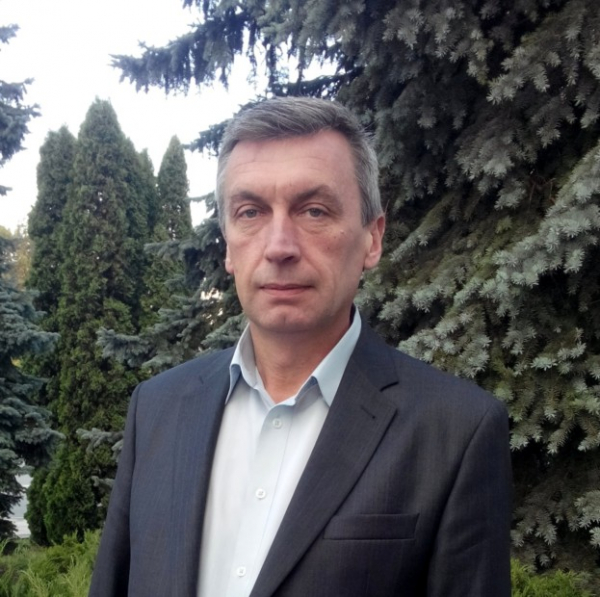 Не пускають дітей у шкільний автобус, не дають парт, стільців та підручників: у Мельнице-Подільській громаді місцеві чиновники влаштували "освітній геноцид" (фото, відео)