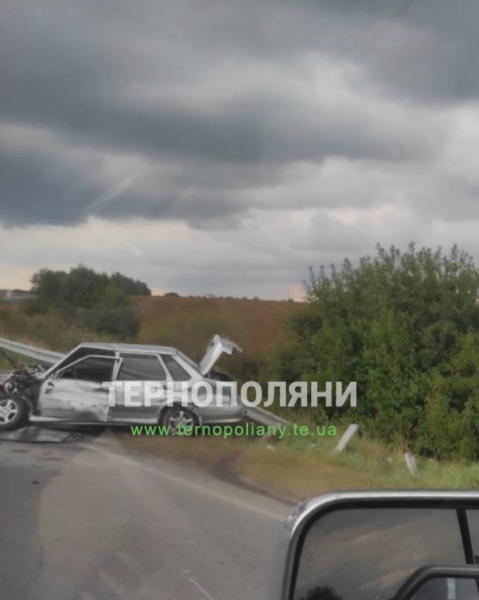 ДТП на об’їзній Мишковичів: біля розв’язки на Теребовлю розбився легковик (фото)