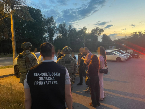 Інвалідність за 20 тисяч доларів: на оборудці викрили адвоката з Тернопільщини (фото)