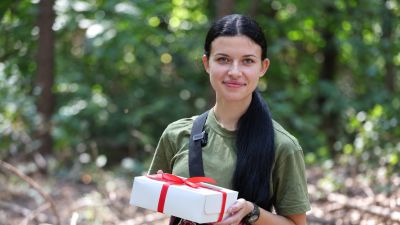 «Просто Смак» для захисників: Віолетта Смакоуз передала воїнам 105-ї бригади фірмові мафіни