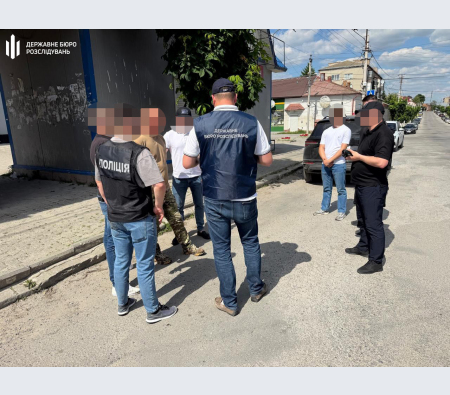 2,5 тисячі доларів за видалення з «Оберегу»: на Тернопільщині затримали підполковника ТЦК (фото)