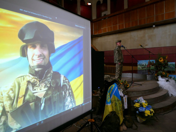 У Копичинцях презентували збірку поезій, присвячену пам’яті полеглого воїна (фото)