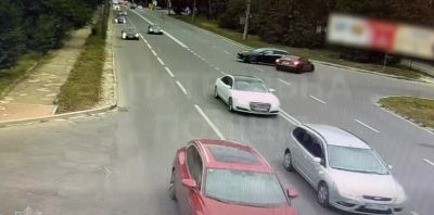 Не розминулися Nissan і Tesla: автотроща у Тернополі (ВІДЕО)