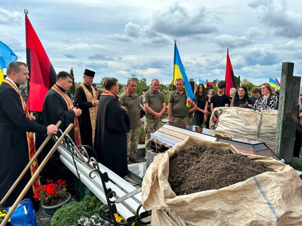 Загинув у травні 2023 року: у Козовій поховали воїна Володимира Ганкевича (фото)