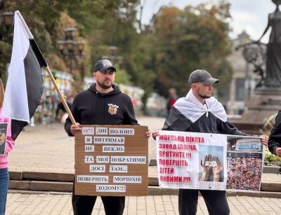 В центрі Тернополя відбулася щотижнева акція на підтримку військовополонених та безвісти зниклих Захисників