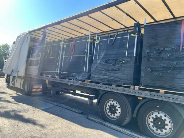Заводська громада отримала 630 сонячних панелей та 8 інверторів від французів (фото)