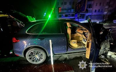 Водій елітного авто був напідпитку і без прав: в аварії на Східному у Тернополі постраждали 8 осіб (фото)