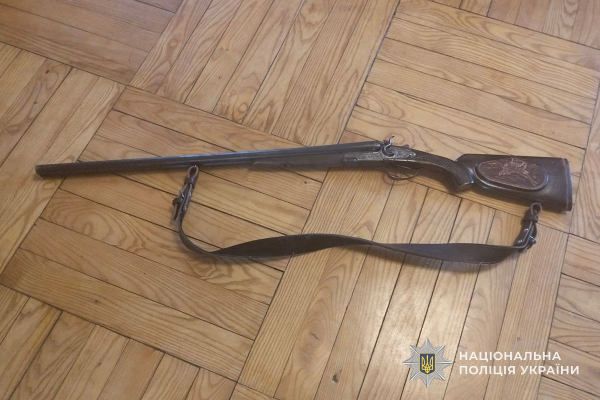 Через ревнощі погрожував зброєю: на Збаражчині чоловік налякав матір трьох дітей (фото)