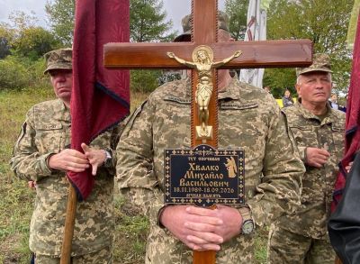 Назавжди 37: у Саранчуківській громаді попрощалися з воїном Михайлом Хвалком