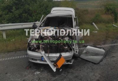 ДТП на об’їзній Мишковичів: біля розв’язки на Теребовлю розбився легковик (фото)