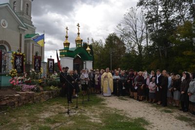 На Збаражчині вшанували полеглих воїнів та освятили пам’ятний знак Герою (фото)