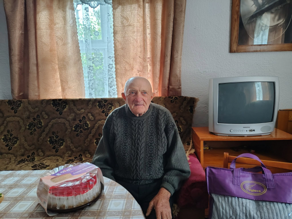 Заряджає позитивом та добром: 95-тий ювілей відзначив житель Пробіжної Микола Яніцький