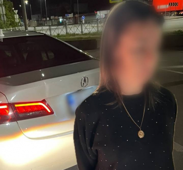 Сіла за кермо під "наркотою": у Тернополі в комендантську годину зупинили порушницю (фото)