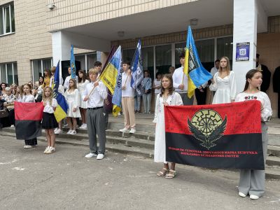 Замість квітів учителям — допомога ЗСУ: у Тернополі школярі зібрали кошти для 105-ї бригади (фото, відео)