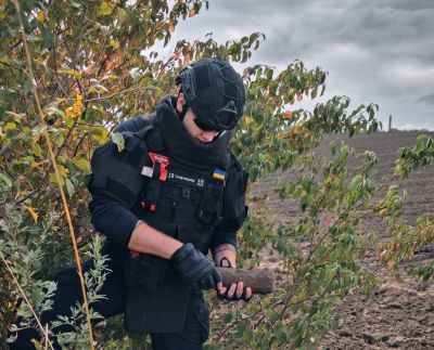 Артилерійський снаряд знайшли у посадці поблизу Бережан