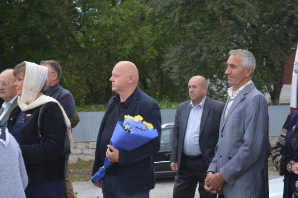 На Збаражчині вшанували полеглих воїнів та освятили пам’ятний знак Герою (фото)