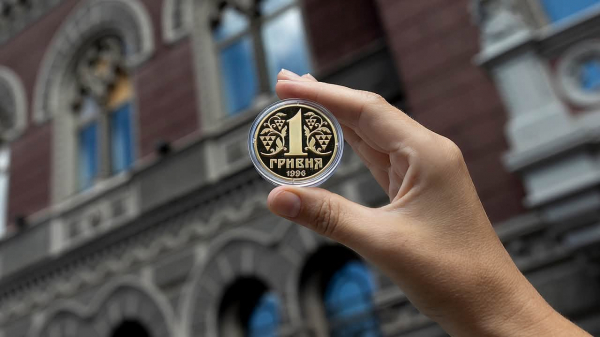 Срібну гривню з позолотою випустили до 30-річчя грошової реформи (фото)