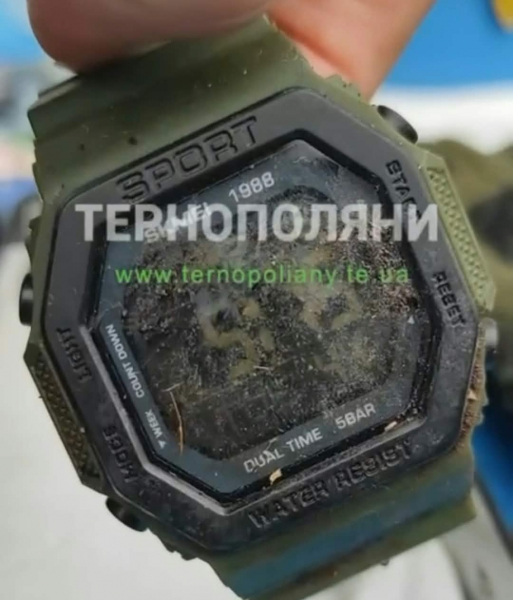 У крові та землі: два роки після загибелі працює годинник полеглого воїна з Тернопільщини Романа Гармаша (фото, відео)
