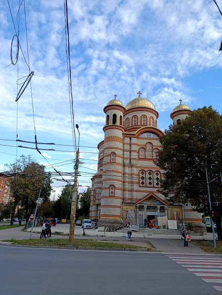 Найбільший православний храм України, який знаходиться у Тернополі, збудували без пандуса (фото)