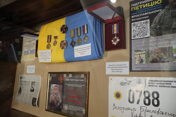 Виставку пам’яті загиблого захисника Володимира Брославського відкрили у Тернополі (фото)