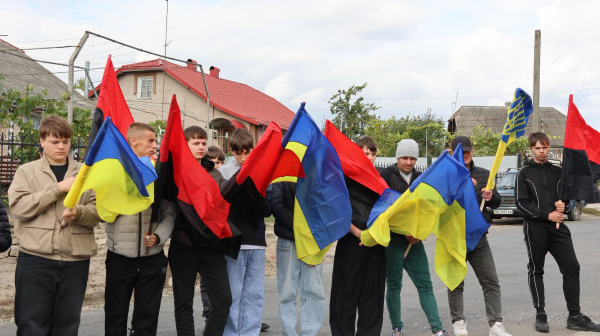На Бучаччині зустріли воїна Сергія Єднака, який після трьох років російського полону повернувся додому (фото, відео)