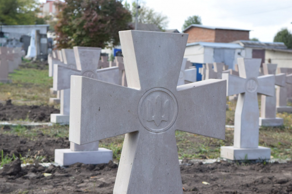 На меморіалі борцям за волю України у Чорткові встановили 90 хрестів (фото)