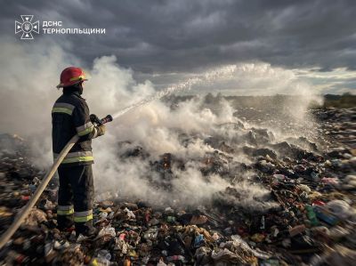 На Тернопільщині горів житловий будинок та стихійні сміттєзвалища (фото)