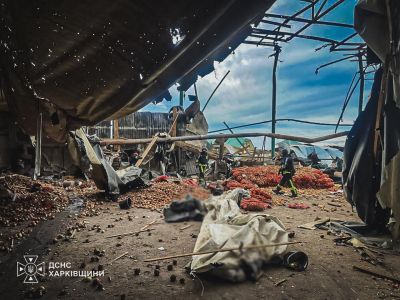 Сортували картоплю: росіяни вбили шістьох людей на овочевому складі у Старій Гнилиці на Харківщині (фото)