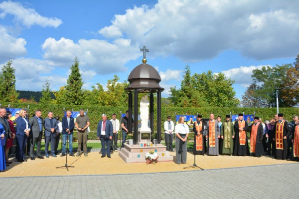 У Бережанах відкрили Алею пам’яті полеглих захисників (фото)