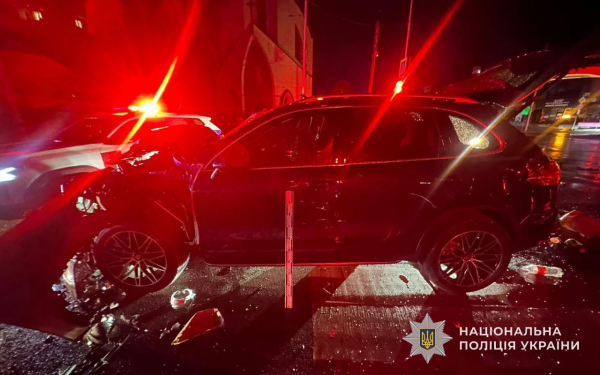 Водій елітного авто був напідпитку і без прав: в аварії на Східному у Тернополі постраждали 8 осіб (фото)