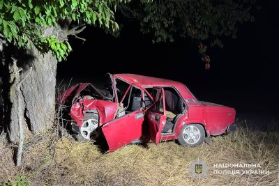 Врізалась у дерево: в ДТП потрапила 17-річна водійка на Чортківщині