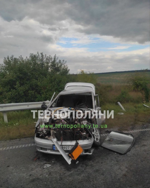 ДТП на об’їзній Мишковичів: біля розв’язки на Теребовлю розбився легковик (фото)