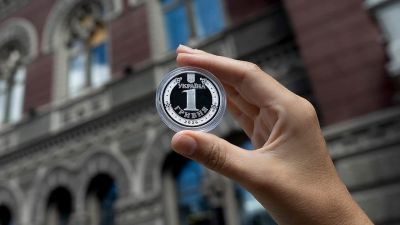 Срібну гривню з позолотою випустили до 30-річчя грошової реформи (фото)