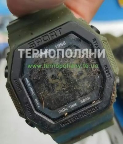 У крові та землі: два роки після загибелі працює годинник полеглого воїна з Тернопільщини Романа Гармаша (фото, відео)